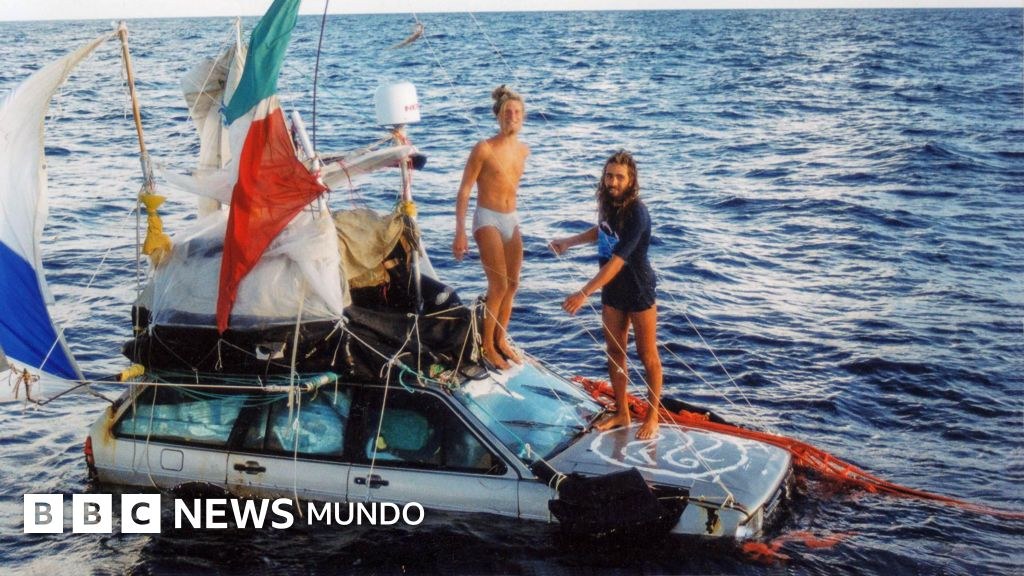 Cruzamos el Atlántico en dos autos flotantes para cumplir el sueño de mi padre