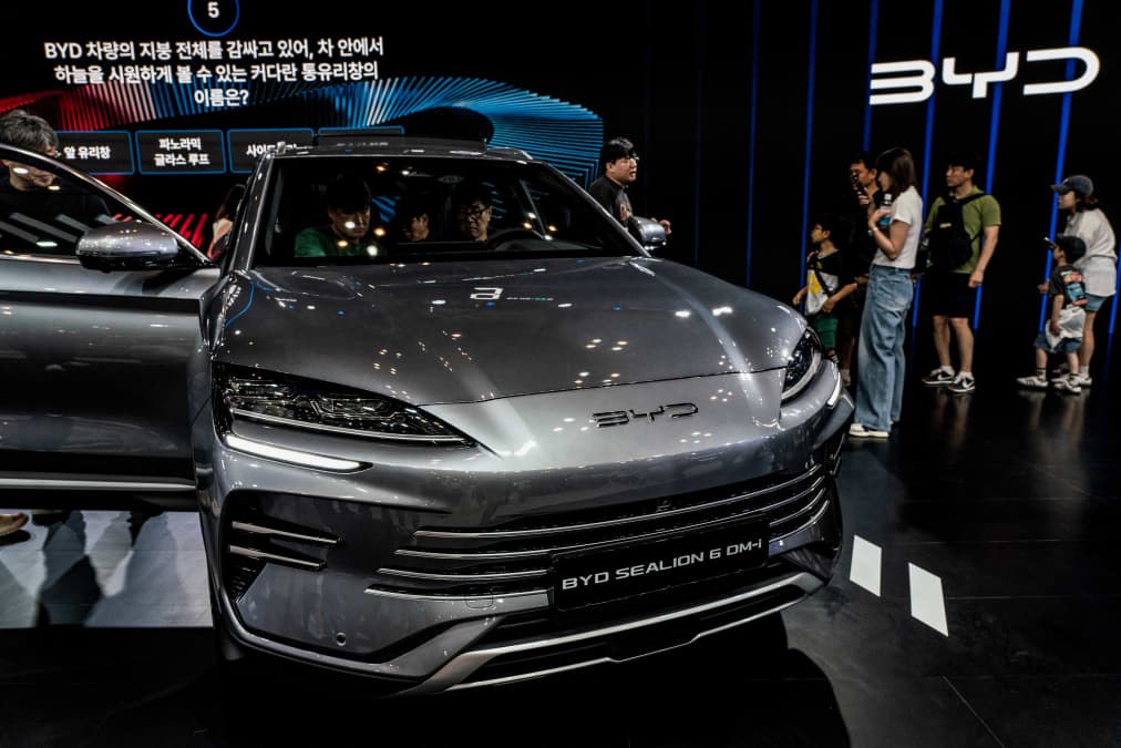 Automakers urge Congress to permanently ban Chinese connected vehicles in U.S.