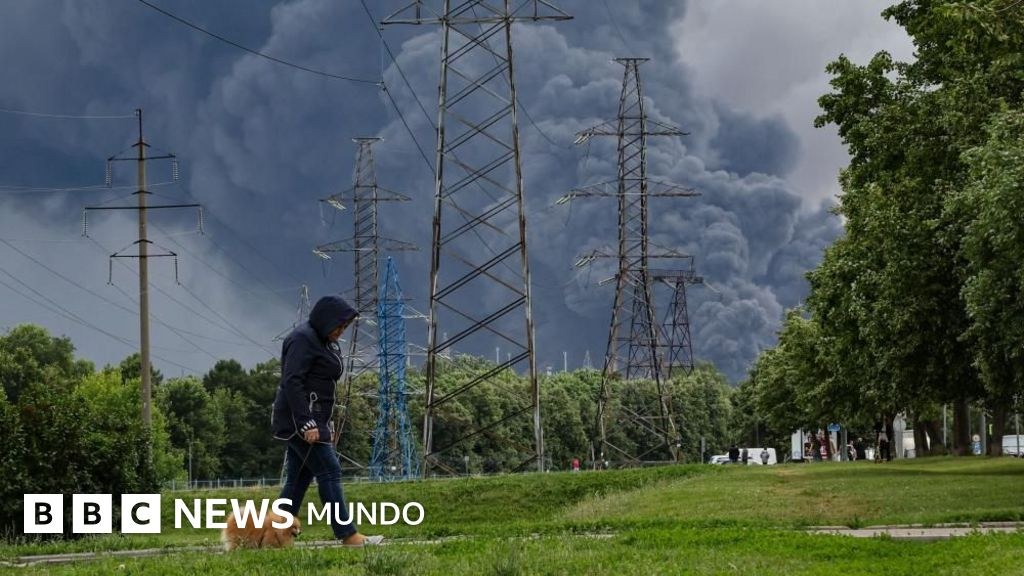 El ataque a una refinería en Moscú acerca la guerra de Rusia contra Ucrania a territorio ruso