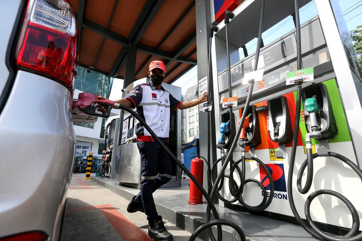 Oil Prices Retreat as Saudi Arabia Pledges to Keep Exports Flowing